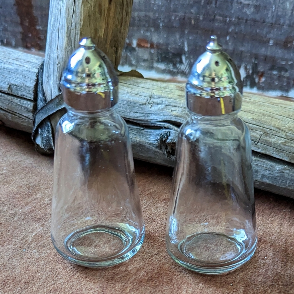Vintage Clear Glass Salt & Pepper Shakers With Silver Lids - Picture 6 of 7